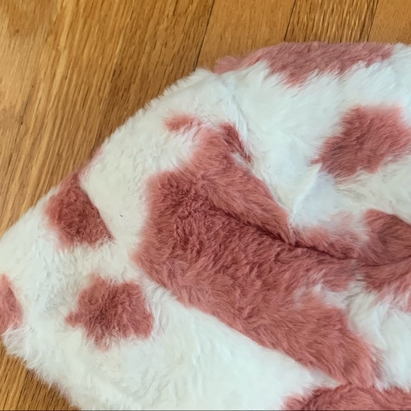 Pink white cow print bucket hat ( fur fluffy) - Picture 5 of 7